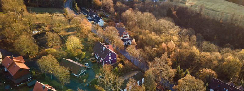koenigliche oberfoersterei sankt andreasberg kofa 1895 ferienapartments oberharz berge in der natur mit kindern gruppe grossfamilie nachhaltiger tourismus klimafreundlich wohngesund seminare von oben aussenaufnahme