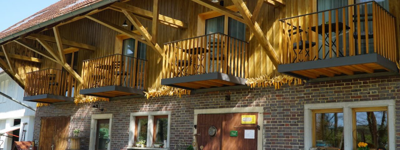 nachhaltige unterkuenfte in deutschland urlaub in der natur auf dem land am wasser ruhig kinder familie landhotel martinsmuehlen bodensee hinterland im gruenen allgaeu lindau bechtersweiler stadel