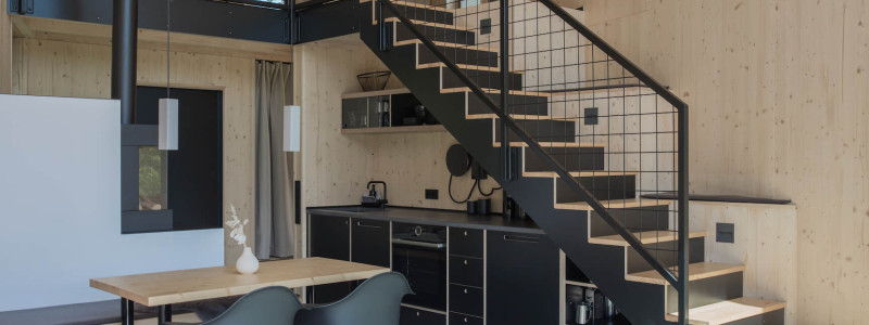 neugrad ferienhaeuser eifel naturnah ruhig nachhaltige bauweise urlaubsarchitektur holzhaeuser aussergewoehnliche architektur urlaub im gruenen auszeit zeit lassen leben spueren neu denken wohnraum im vier personen haus