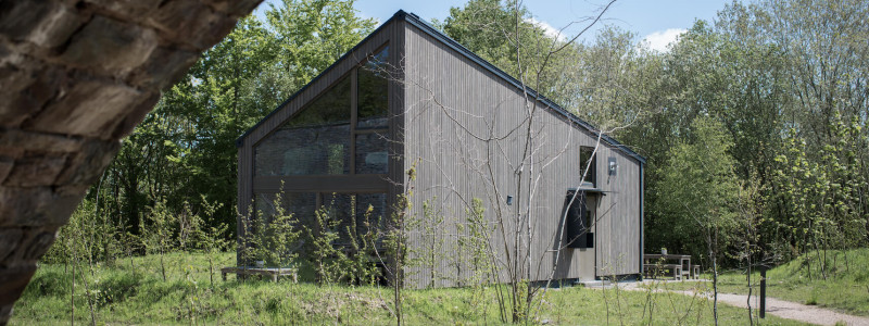 neugrad ferienhaeuser eifel naturnah ruhig nachhaltige bauweise urlaubsarchitektur holzhaeuser aussergewoehnliche architektur urlaub im gruenen auszeit zeit lassen leben spueren neu denken einzelhaus