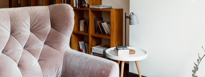 okelmann's hotel weserbergland niedersachsen entspannte achtsamkeit bewusster lifestyle yoga massage cafe restaurant regionale gesunde kueche vegan vegetartisch urlaub mit hund weserradweg lesesessel bibliothek