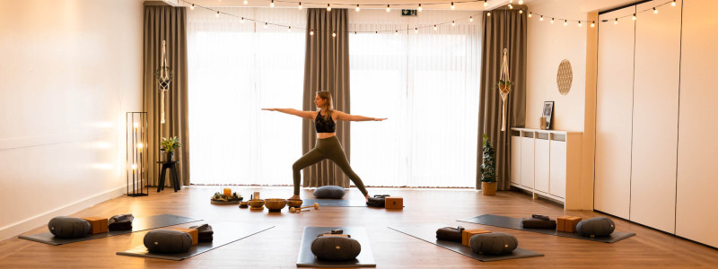 okelmann's hotel weserbergland niedersachsen entspannte achtsamkeit bewusster lifestyle yoga massage cafe restaurant regionale gesunde kueche vegan vegetartisch urlaub mit hund weserradweg yogaraum mit maren