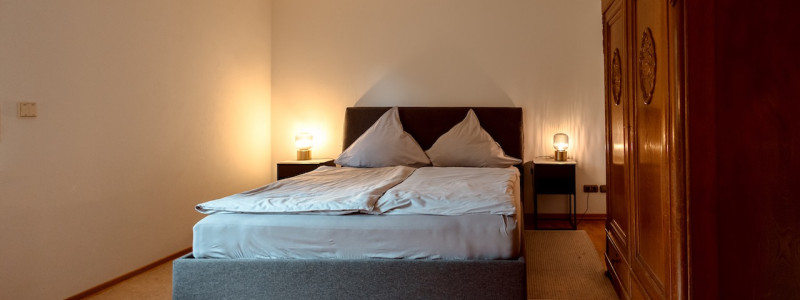 okelmann's hotel weserbergland niedersachsen entspannte achtsamkeit bewusster lifestyle yoga massage cafe restaurant regionale gesunde kueche vegan vegetartisch urlaub mit hund weserradweg signture suite bett