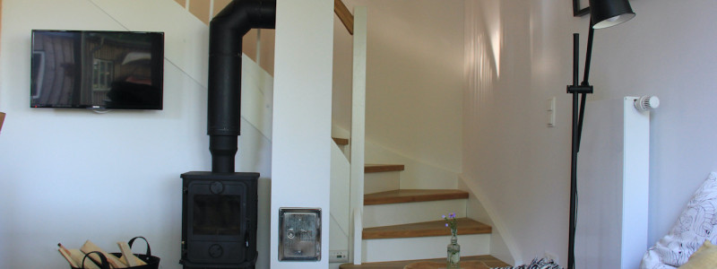 rosa haus ferienwohnung waabs halbinsel schwansen ostsee schleswig-holstein kappeln gluecksburg flensburg eckernfoerde urlaub im gruenen in der natur ruhe oekologisch sanierter haus wohngesundheit wildblumenwiese huehnerhaltung oekologische bienenhaltung ofen