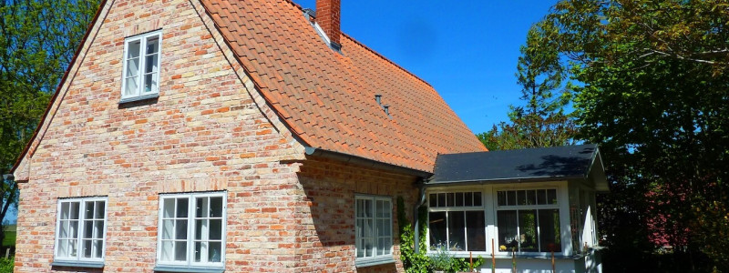 rügen natur urlaub in deutschland am meer am wasser mit familie mit kindern ökologische und natürliche bauweise nachhaltige unterkunft ferienhaus ferienwohnung backsteinhaus