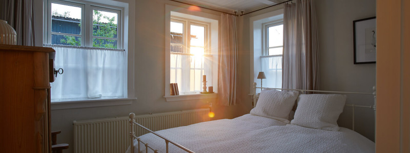 Sande Sieben Schleswig Holstein Land Pension Cafe Biosphärenreservat Schaalsee Urlaub auf dem Land Urlaub mit Kindern Urlaub am Wasser Denkmalschutz Hof Landleben Landlust regionale saisonale frische Küche Ferienwohnung Schlafzimmer