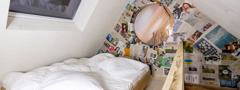 schlafstaelle tiny house schweinestall ferienwohnung nachhaltig oekologisch recycle reuse upcycling baumwipfelpfad franken waldbaden radfahren wandern weinregion grosse gruppen familien urlaub in der natur im gruenen ruhe bett tiny house scheune