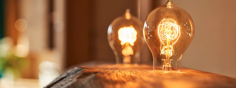 stadtalm toelzer land bad toelz urlaub in deutschland voralpenland in der natur in bayern in den bergen auf dem land im gruenen nachhaltige oekologische unterkunft holz lehm bienen lamas kubische bauweise alpinarchitektur ferienwohnung do it yourself lampe upcycling recycling schreiner