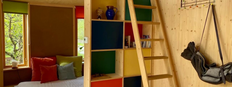 tiny wohntraum tiny house unterammergau urlaub in den bergen urlaub in bayern urlaub mit der familie urlaub mit dem hund weniger ist mehr minimalismus leiter nach oben