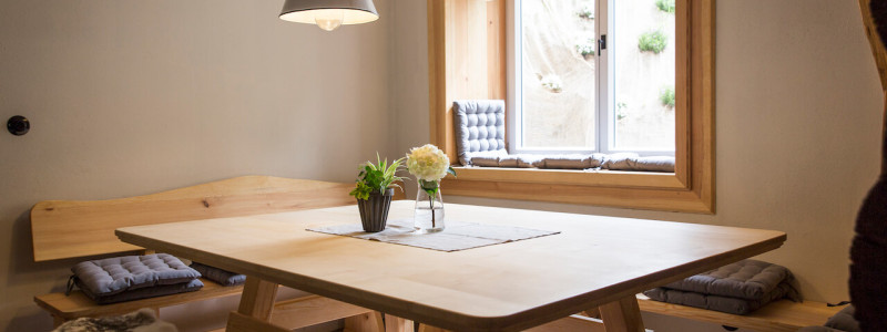 umgebinde 1657 fachwerk blockhaus saechsische schweiz elbsandsteingebirge bad schandau krippen urlaub in der natur in den bergen im gruenen mit der grossfamilie mit freunden wandern elbe wasser lehmputz kueche elbschifferhaus