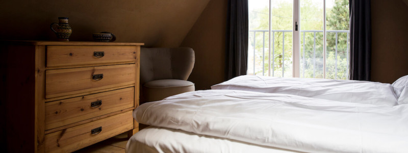 umgebinde 1657 fachwerk blockhaus saechsische schweiz elbsandsteingebirge bad schandau krippen urlaub in der natur in den bergen im gruenen mit der grossfamilie mit freunden wandern elbe wasser lehmputz schlafzimmer steinbrecherstube