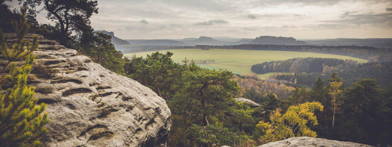 umgebinde 1657 fachwerk blockhaus saechsische schweiz elbsandsteingebirge bad schandau krippen urlaub in der natur in den bergen im gruenen mit der grossfamilie mit freunden wandern elbe wasser lehmputz elbsandsteingebirge