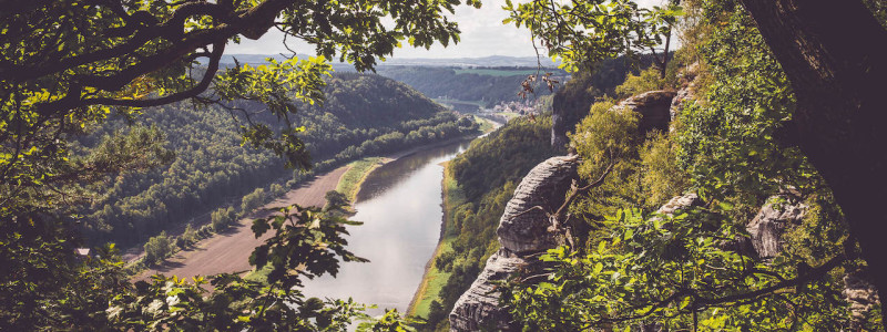 umgebinde 1657 fachwerk blockhaus saechsische schweiz elbsandsteingebirge bad schandau krippen urlaub in der natur in den bergen im gruenen mit der grossfamilie mit freunden wandern elbe wasser lehmputz ausblicke