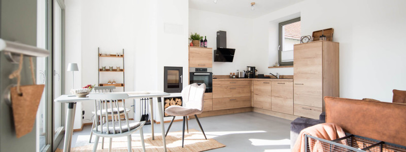 viereinhalb eichen niederrhein nordrhein-westfalen ferienwohnung gartenparadies siedlungshof kulturdenkmal biologische dachdaemmung massivholzmoebel pv-anlage wohnung schwalbennest wohnraum kueche