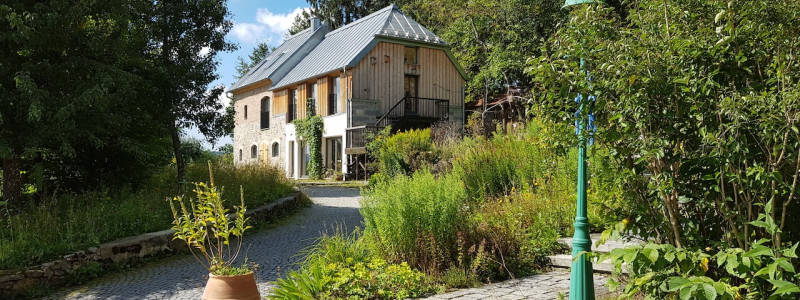 villa breitenberg bayerischer wald nachhaltige unterkunft boutiquie hotel ferienwohnung natur berge ruhe biologische kueche kultur seminare yoga retreats hochzeiten kutscherhaus