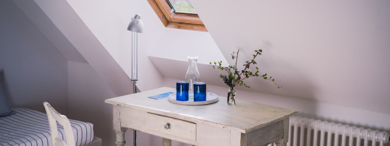 villa breitenberg bayerischer wald nachhaltige unterkunft boutiquie hotel ferienwohnung natur berge ruhe biologische kueche kultur seminare yoga retreats hochzeiten tisch