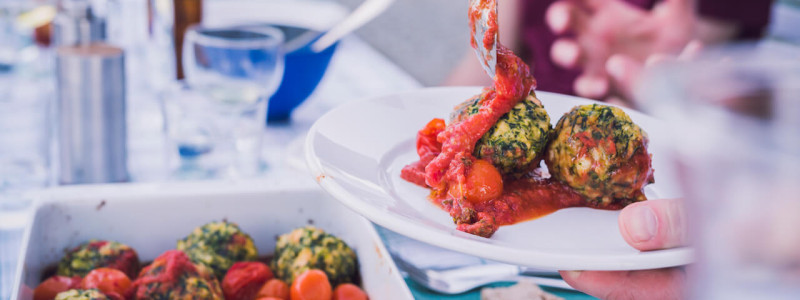 villa breitenberg bayerischer wald nachhaltige unterkunft boutiquie hotel ferienwohnung natur berge ruhe biologische kueche kultur seminare yoga retreats hochzeiten knoedel gaestetafel