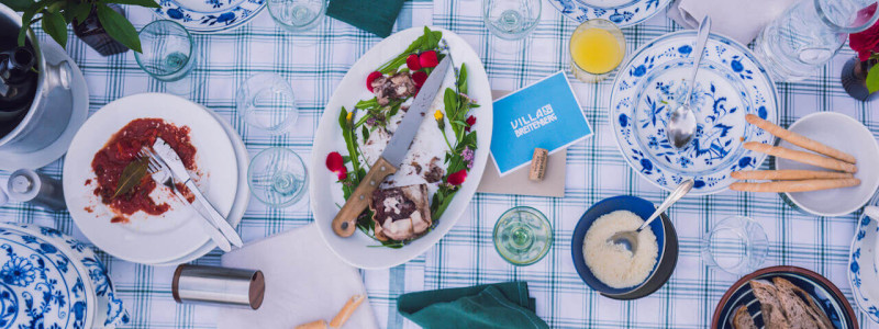 villa breitenberg bayerischer wald nachhaltige unterkunft boutiquie hotel ferienwohnung natur berge ruhe biologische kueche kultur seminare yoga retreats hochzeiten tafel von oben