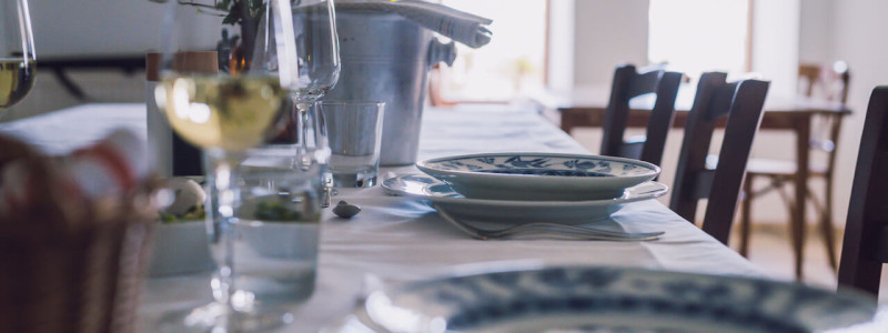 villa breitenberg bayerischer wald nachhaltige unterkunft boutiquie hotel ferienwohnung natur berge ruhe biologische kueche kultur seminare yoga retreats hochzeiten tisch wein