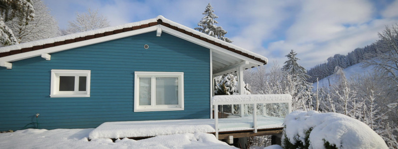 werkmeisters huette sankt andreasberg oberharz ferienhaus berghuette upcycling alte moebel handgemacht holz huette im schnee